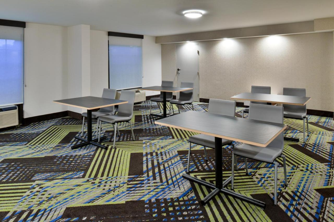 Holiday Inn Express Winston-Salem Medical Ctr Area Bagian luar foto