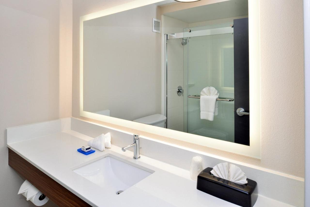 Holiday Inn Express Winston-Salem Medical Ctr Area Bagian luar foto