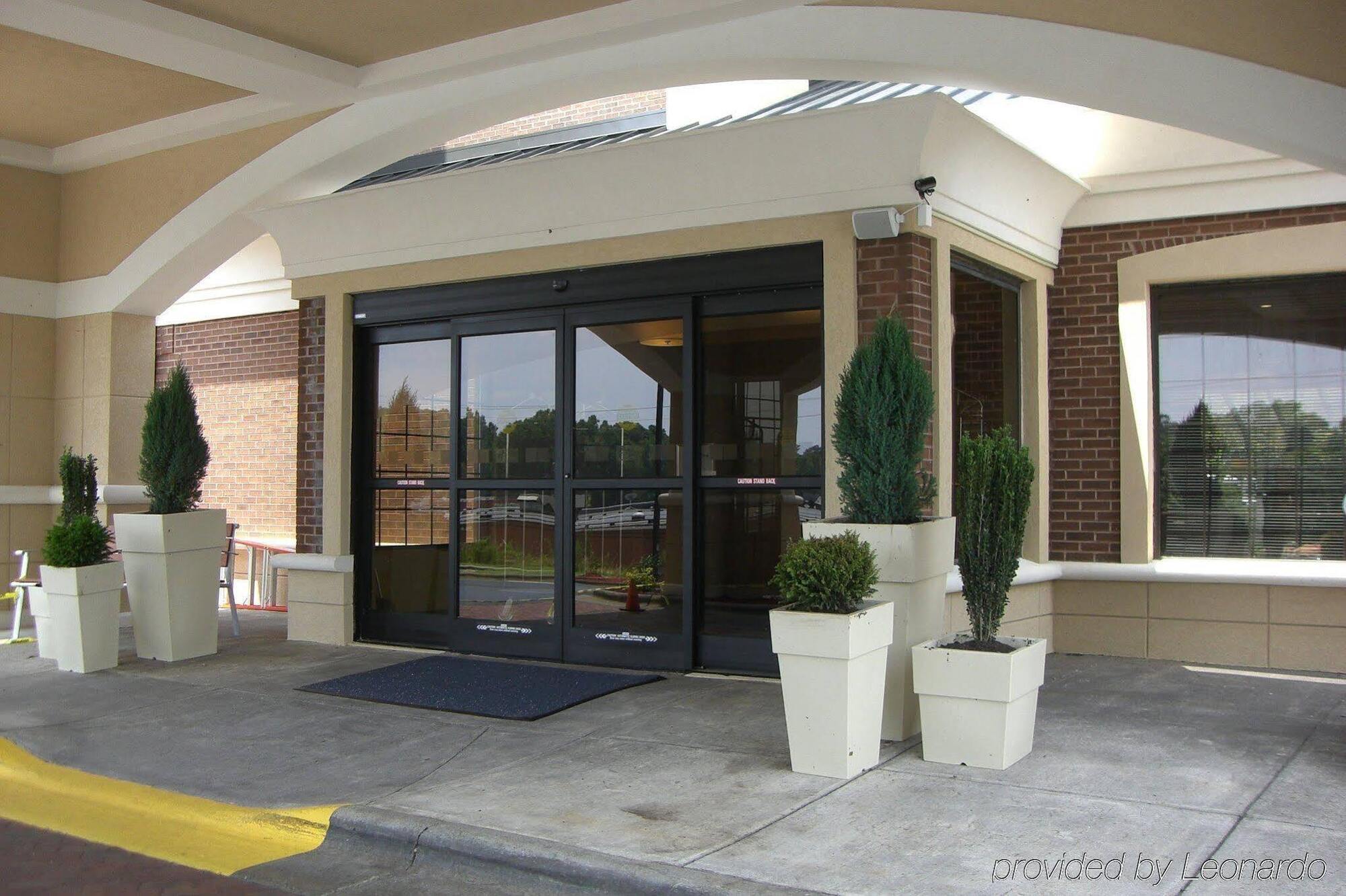 Holiday Inn Express Winston-Salem Medical Ctr Area Bagian luar foto